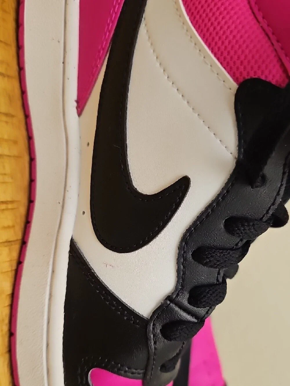 Nike Kids High-Top Sneakers in Black & Hot Pink Sz 5.5y = Womens Sz 7